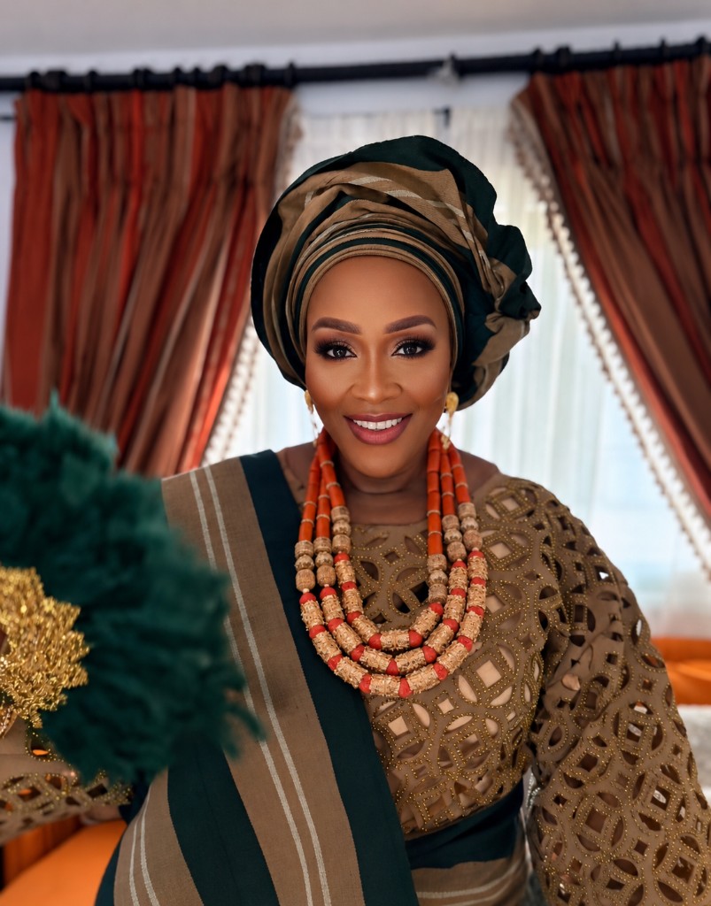 Green and gold traditional glam